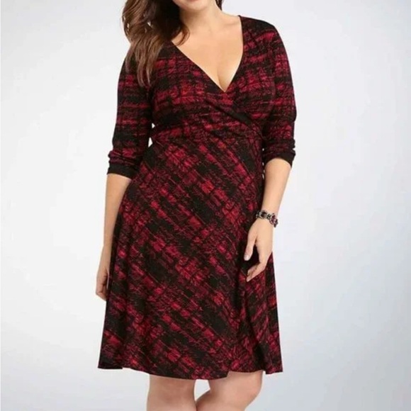 Torrid Midi Faux-wrap Dress Women’s Size 1  Red / Black V-Neck Pullover Rayon - Picture 1 of 11